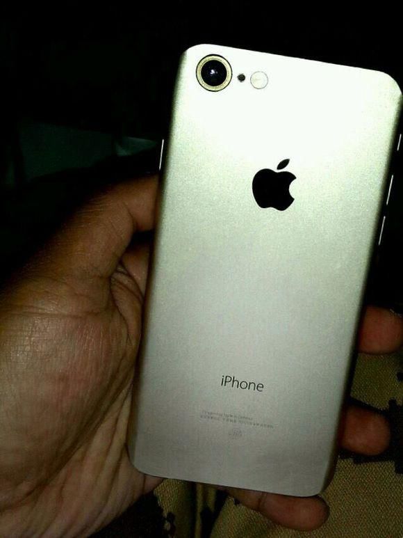 iPhone 7最新諜照：取消大白條，攝像頭也不凸了！
