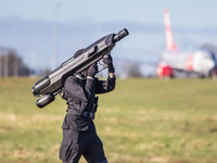 無(wú)人機(jī)亂飛怎么破？把它“捉”下來(lái)就行了