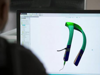 專為盲人設(shè)計 豐田也做可穿戴設(shè)備！