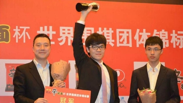 中國(guó)圍棋第一人：AlphaGo可以贏李世石，但贏不了我