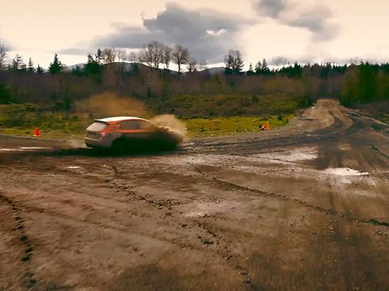 視頻：速度與激情！老外在賽車上開箱LG G5