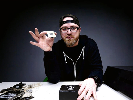 網(wǎng)紅打開英特爾神秘盒子：結(jié)果很嚴(yán)肅