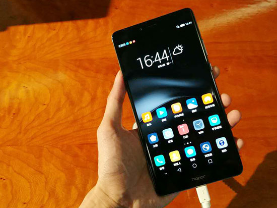 大屏手機(jī)還是有人愛 榮耀NOTE8六小時售出8.1萬臺