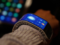 首款折疊手機2017年問世？三星：還得等等