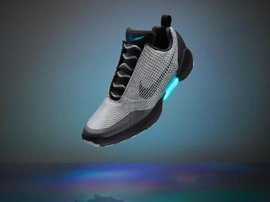 耐克推出智能運(yùn)動(dòng)鞋：讓你不用再?gòu)澭敌瑤?/></p><p style=