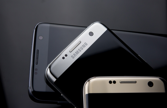 旗艦手機都變彎了：曲面屏真的值得買嗎？