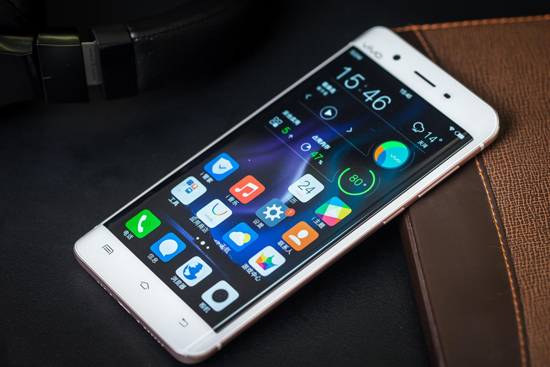 旗艦手機都變彎了：曲面屏真的值得買嗎？