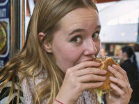 減肥有望了！這條項(xiàng)鏈可追蹤卡路里的攝入