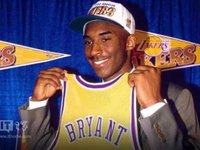 你也是刷著朋友圈，見證了一個巨星的完美落幕