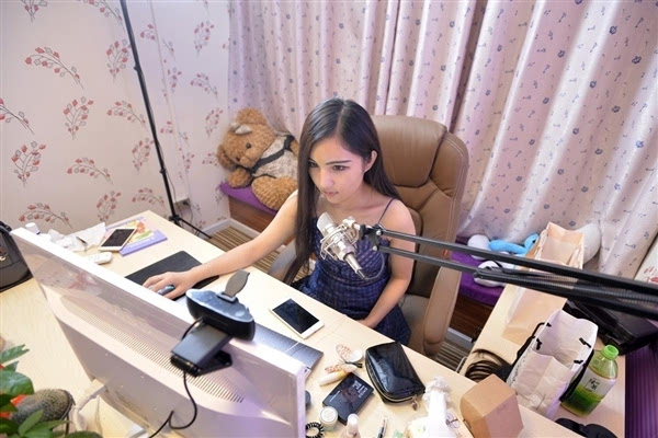 科客晚報 小米要推史上最大屏手機(jī)，樂視自曝超級手機(jī)2