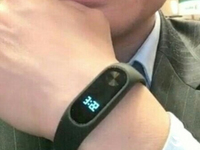 雷軍自爆小米手環(huán)2：配備了屏幕！