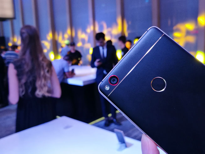 黑得漂亮 無邊框nubia Z11黑金版登場(chǎng)