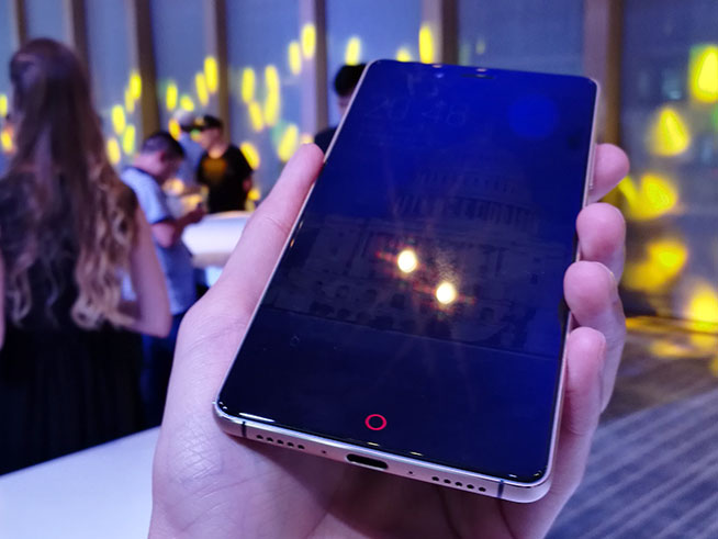 黑得漂亮 無邊框nubia Z11黑金版登場(chǎng)