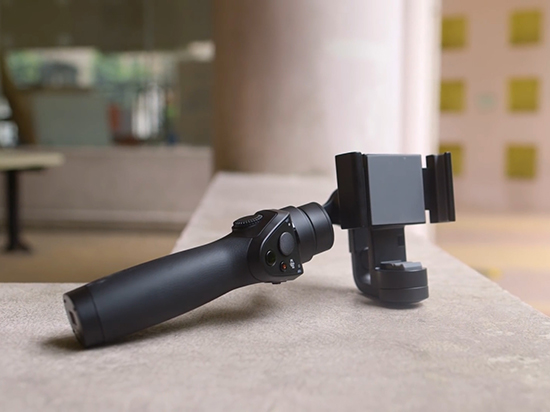 把手機(jī)攝像提升一高度的大疆Osmo Mobile
