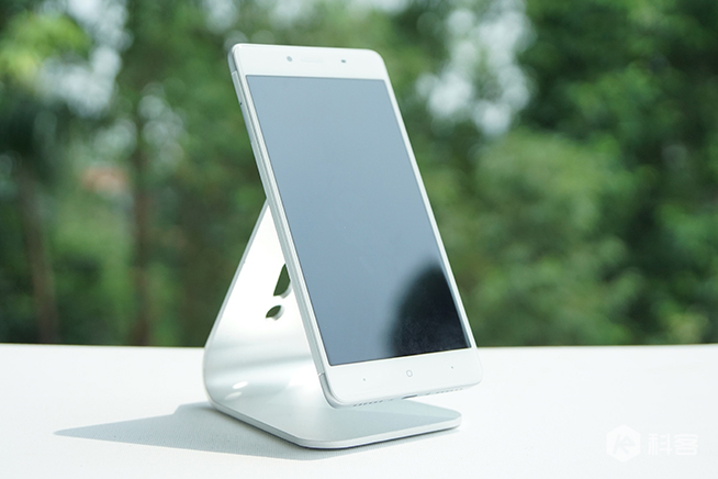 中國移動N2圖賞：運營商手機到底長啥樣