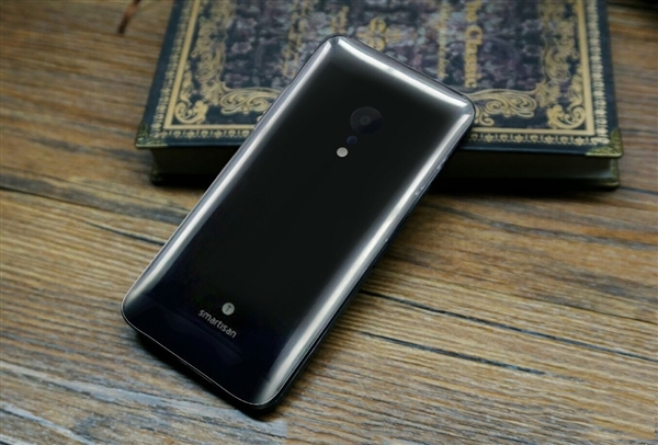 老羅情懷逆戰(zhàn)?錘子T3六大看點(diǎn)前瞻