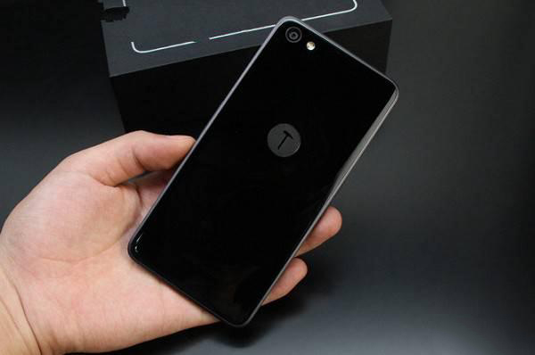 老羅情懷逆戰(zhàn)?錘子T3六大看點(diǎn)前瞻