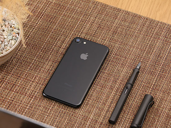 日本零件廠商業績慘淡 這鍋要iPhone 7來背？
