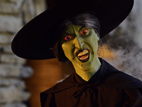 萬(wàn)圣節(jié)無(wú)人機(jī)新玩法：讓幽靈飄來(lái)飄去