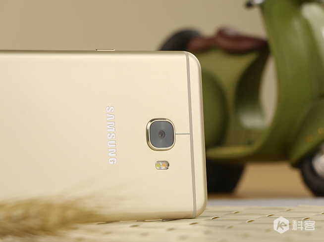 2500元選誰？三星C7對比OPPO R9/vivo X7