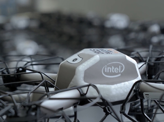 再創(chuàng)吉尼斯紀(jì)錄 英特爾500無人機(jī)上天了