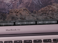 蛋疼嗎？舊款MacBook假裝用上Touch Bar