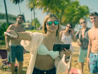 朋友圈自拍神器：能飛翔的手機殼AirSelfie