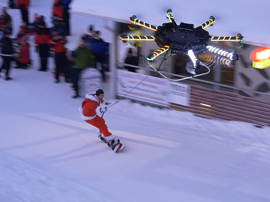 無人機除了航拍還能干啥？比如帶你飛天