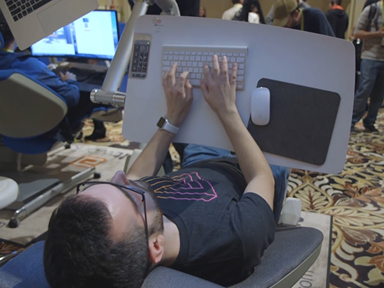 老板慎買！這張辦公桌可能會(huì)降低你的工作效率