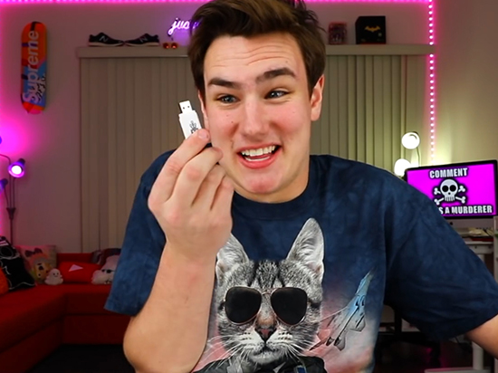 玩太大！竟然用USB Kill把一輛本田汽車搞壞