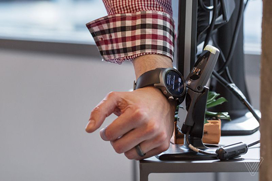 忘帶手機和錢包？那就用LG新款智能手表來結(jié)賬吧