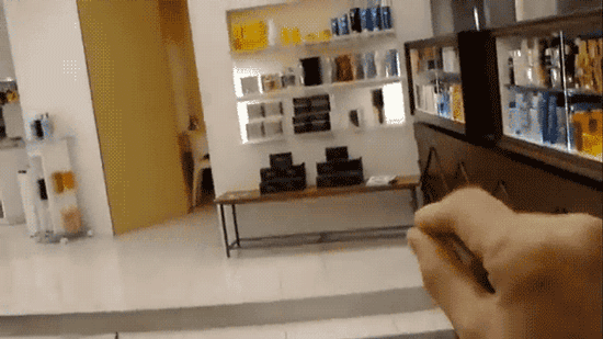 現(xiàn)實(shí)世界也能自由穿梭！有人造了MR版《傳送門(mén)》