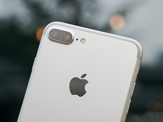 iPhone 7 Plus拍照有多強？時尚雜志封面也不在話下