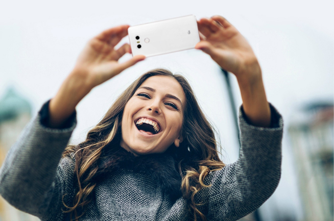 LG G6率先登場(chǎng)：圓角屏視覺(jué)驚艷 但配置卻有些脫節(jié)