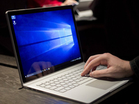 價(jià)格略欠誠(chéng)意 微軟推出i7無(wú)獨(dú)顯版Surface Book
