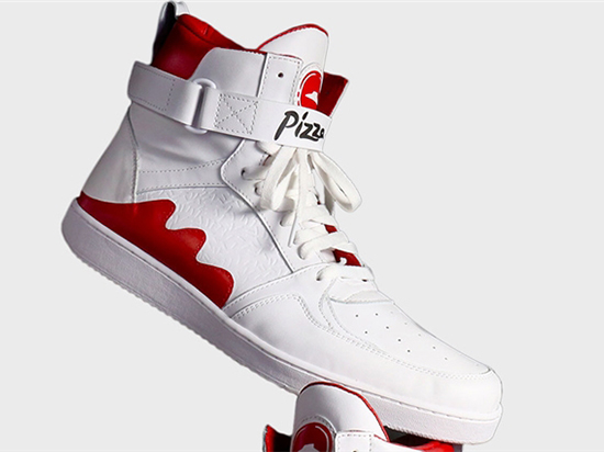 用腳點(diǎn)餐！必勝客設(shè)計(jì)了一款智能復(fù)古潮鞋  