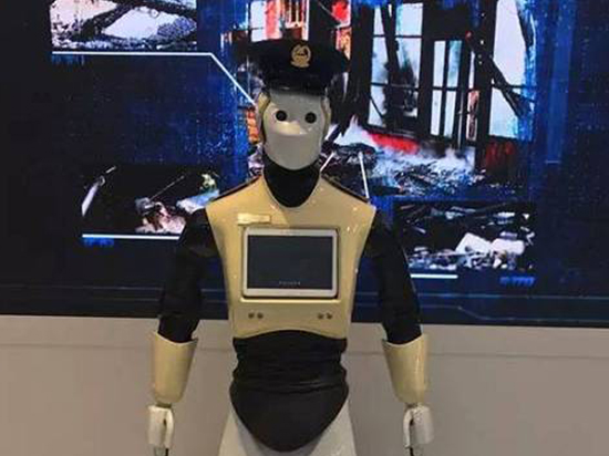 警察不再高危  迪拜機(jī)器人今夏24小時(shí)巡邏 