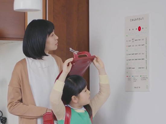 厲害了！這個(gè)設(shè)計(jì)師把手機(jī)的日歷App掛墻上了