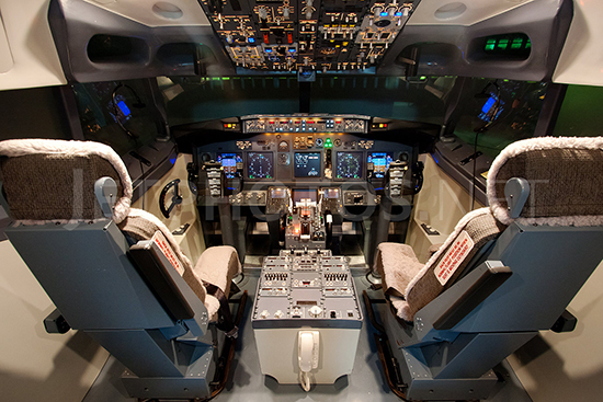 不夠膽也能體驗(yàn)真實(shí)甩尾！國(guó)外高玩17萬(wàn)打造VR賽車裝置