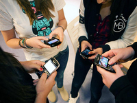 孩子沉迷手機不能自拔怎么辦？這份攻略或許能幫到你