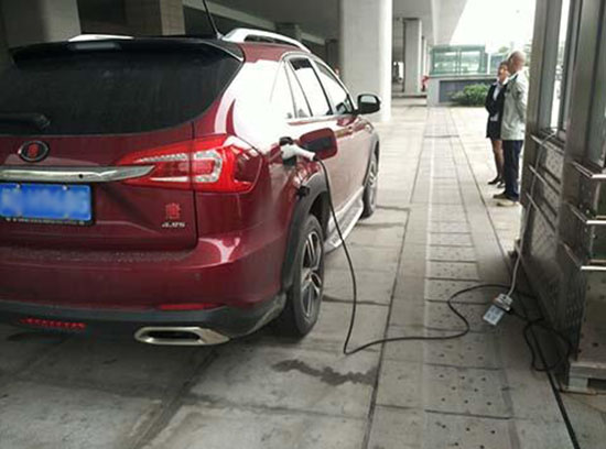 引爆市場的特斯拉在中國卻淪為玩具？充電難還可以這么解決