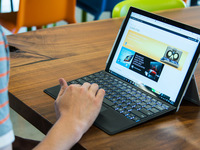 不止手機業(yè)務 微軟的Surface也出現(xiàn)營收下降