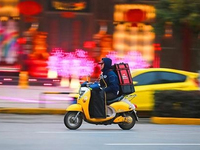 官方態(tài)度曖昧 順豐是要收購百度外賣？