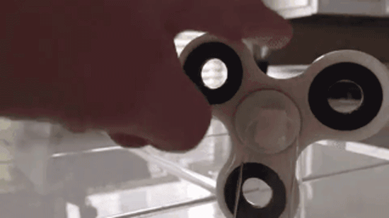 指尖陀螺有毒：沒什么好玩的 玩了就停不下來而已