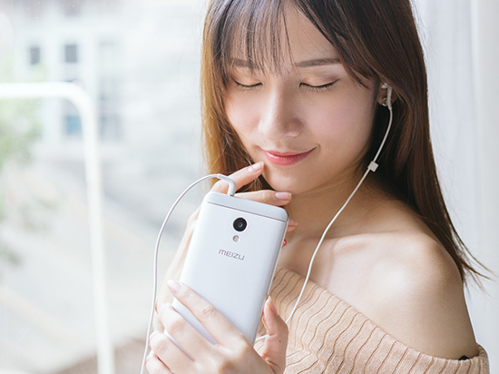 給考生加“雞腿”高考成績613分送魅藍手機