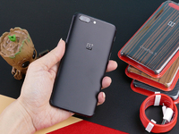 8G內(nèi)存跑分18萬(wàn)！雙攝有點(diǎn)特別的一加5上手體驗(yàn)