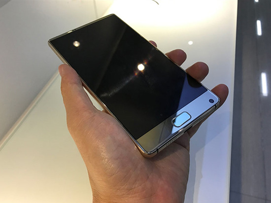 國產千元全面屏機大象S8外媒上手：搭載聯發(fā)科X20處理器