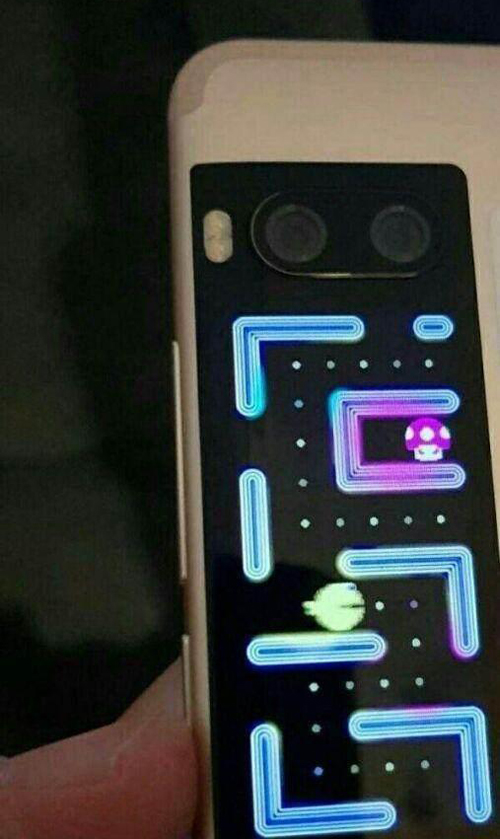 魅族Pro 7神了！彩色附屏居然能玩游戲