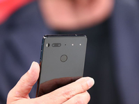 比小米MIX還PPT？這款全面屏手機一再跳票