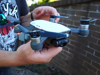 大疆“曉”Spark毀滅性測試：結果還是很耐撞啊